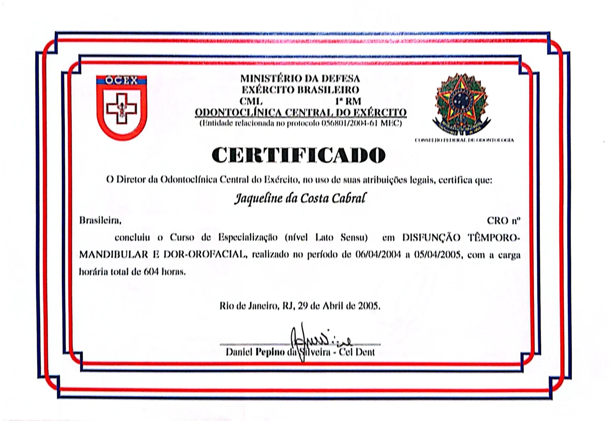 Certificado de Especialização em Disfunção Temporomandibular e Dor Orofacial, Odontoclínica Central do Exército, 2005, com dados pessoais cobertos